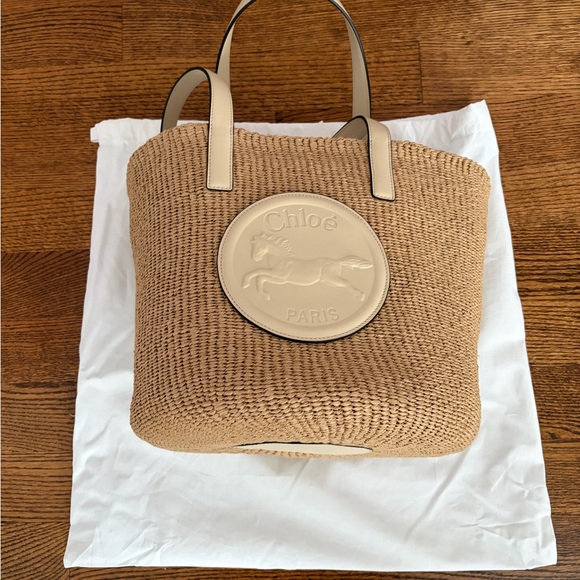 Chloe - Large Horse Medal basket bag in Deep Ivory - Picture 6 of 10